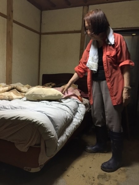 長靴をはいてベッドルームに入る!!