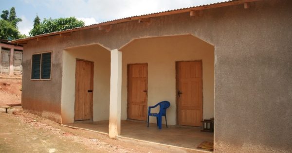 ガーナでハンセン病回復者たちの家が建てられました