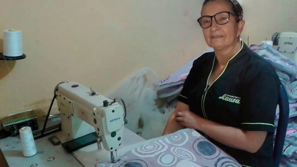 Lucrecia Vásquez Acevedo working as a clothing operator in Colombia. 