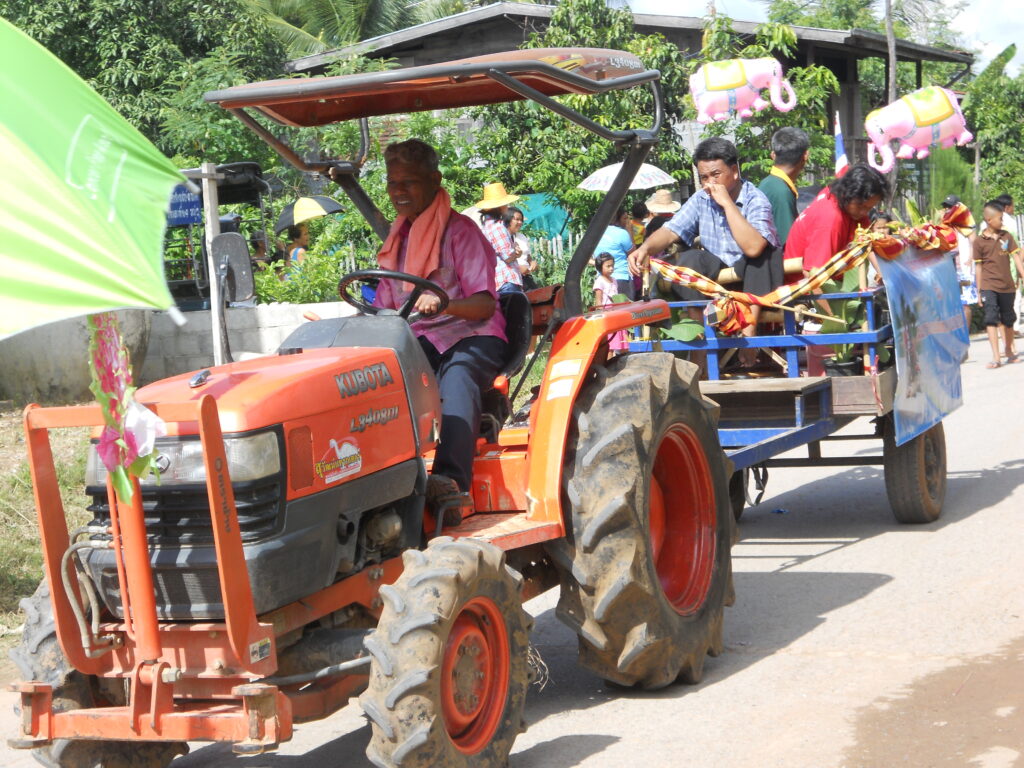 Art Donwichai working as a farmer in Thailand